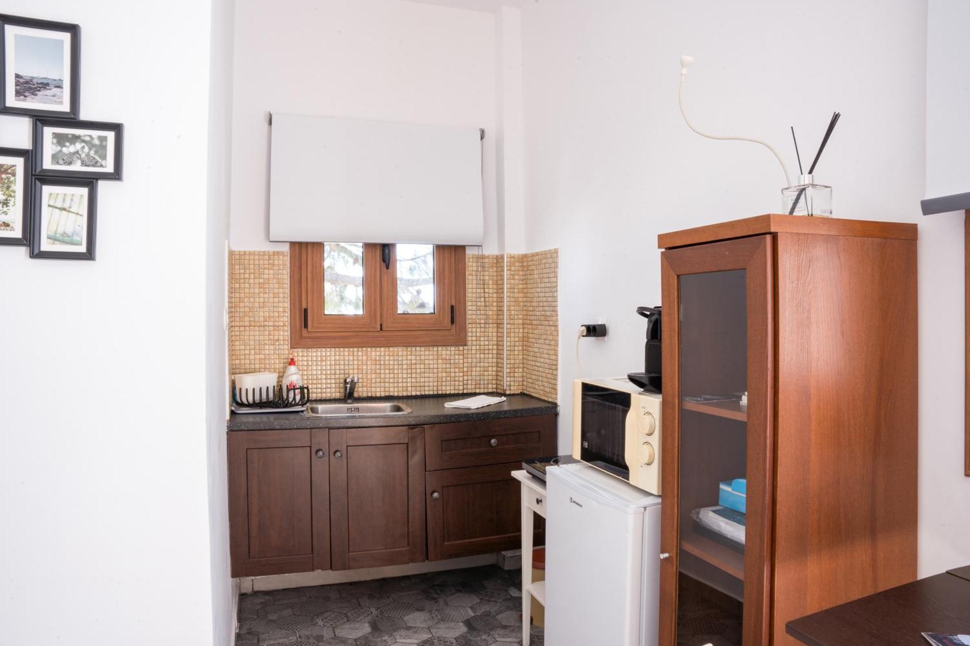 Cozy Budget Apartments In The Heart Of Fira Exterior photo